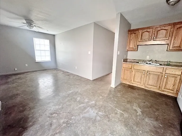 1326 W Huntington Ave #B — Photo 7