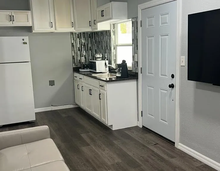 2706 W Lake Ave — Photo 13
