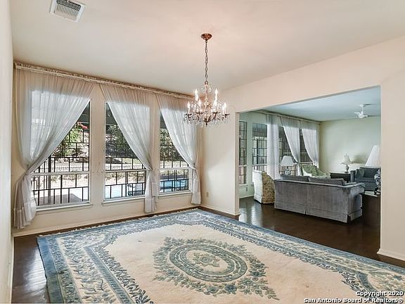 5th image of 4019 Sylvanoaks Dr