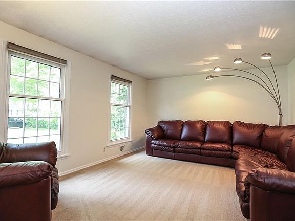 3rd image of 89 Matthew Dr