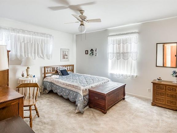 4th image of 301 Monticello Dr