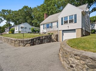 34 Mariposa Ave, Lowell, MA 01851