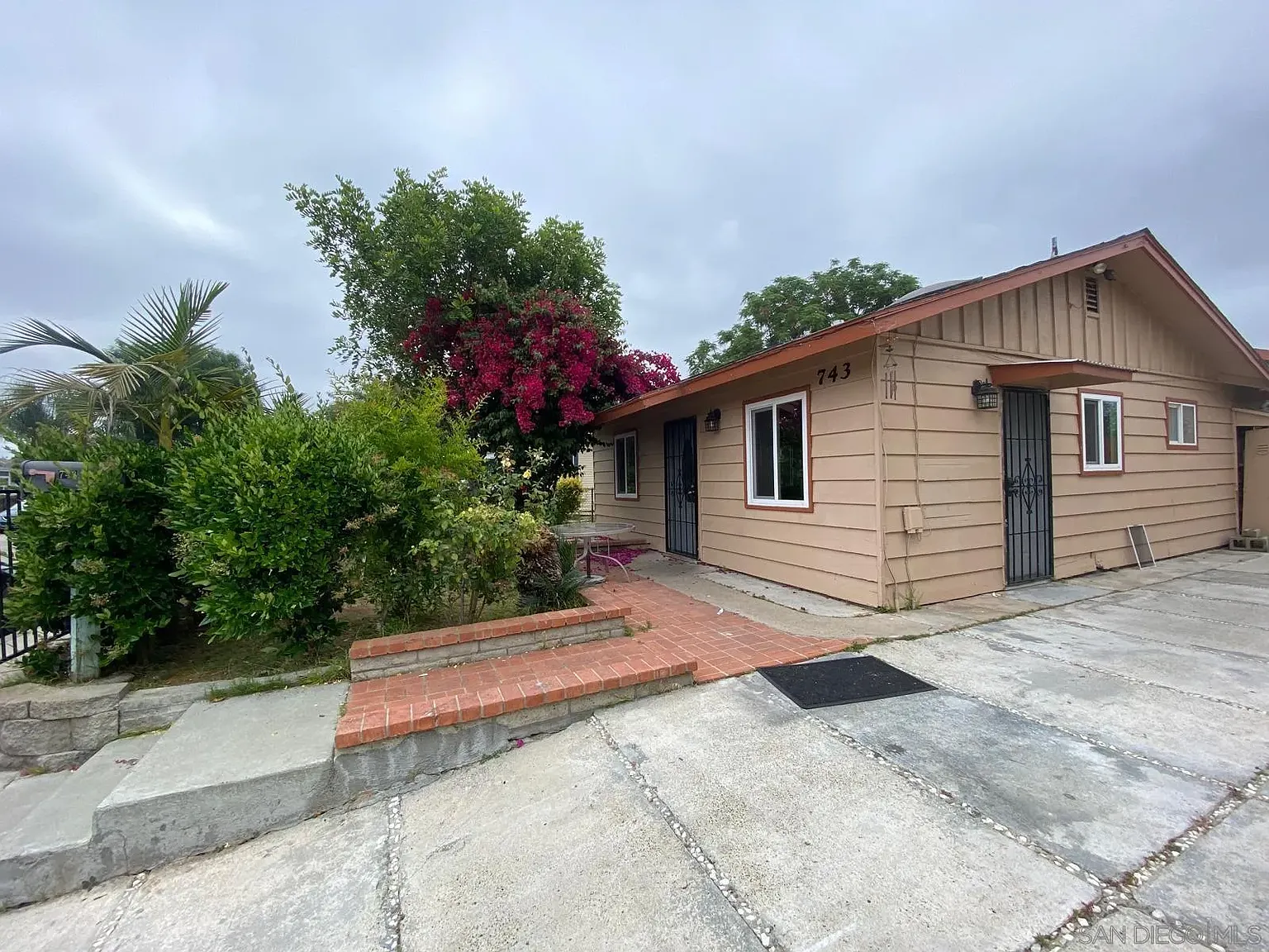5 bed, 2.0 bath, 1566 sqft, $5,500 — Photo 1