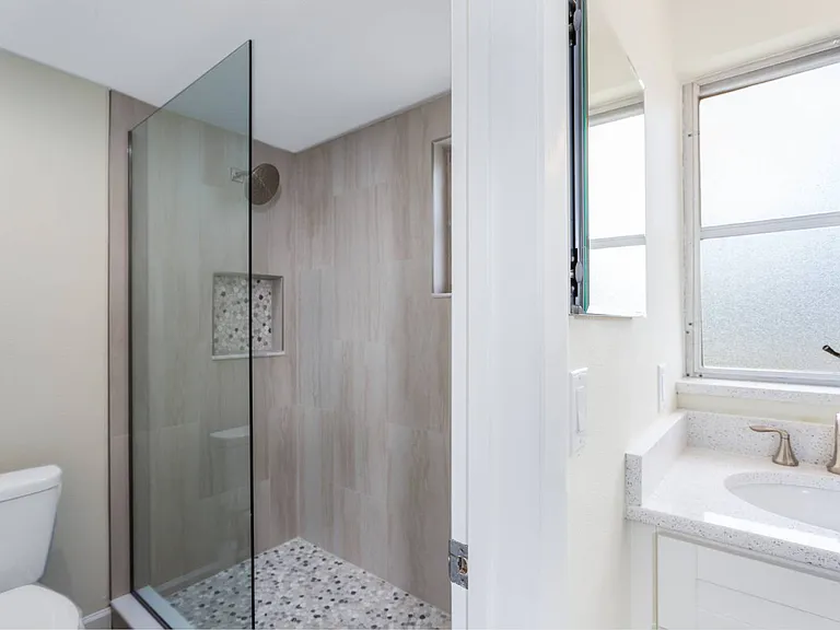 6836 Roxbury Dr — Photo 23
