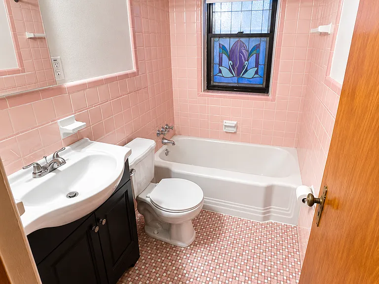 4936 Winona Ave #2E — Photo 2