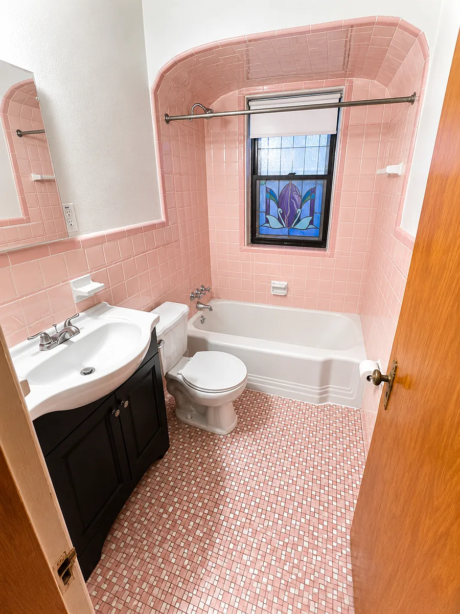Building Photo - 4936 Winona Ave #2E
