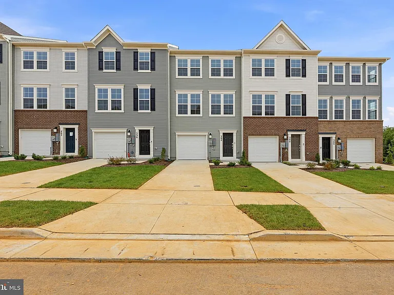 394 Seeback Dr — Photo 1