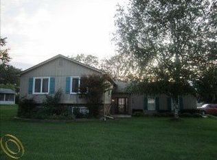 780 Downhill Ln, Rochester Hills, MI 48307