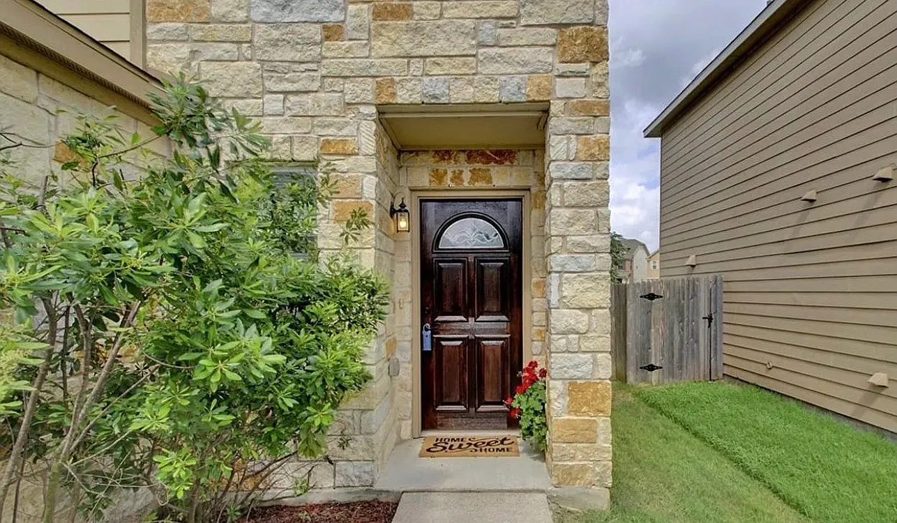 3 bed, 2.5 bath, 1665 sqft, $2,395 — Photo 4