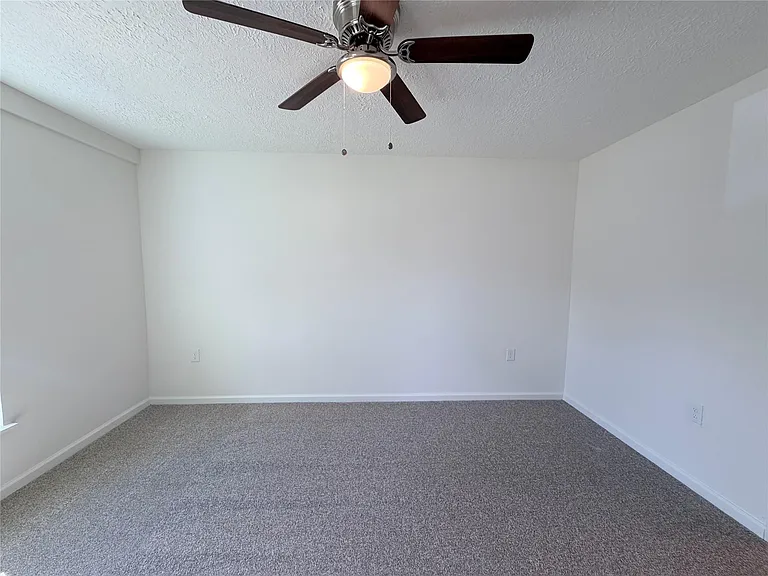 404 Elaine St — Photo 19