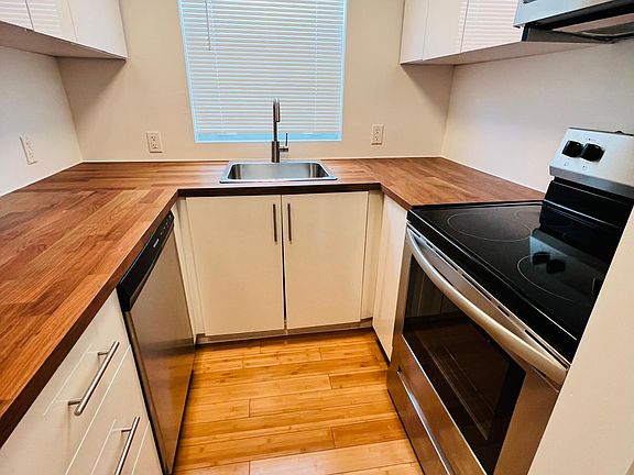 4th image of 940 Bay Dr #919