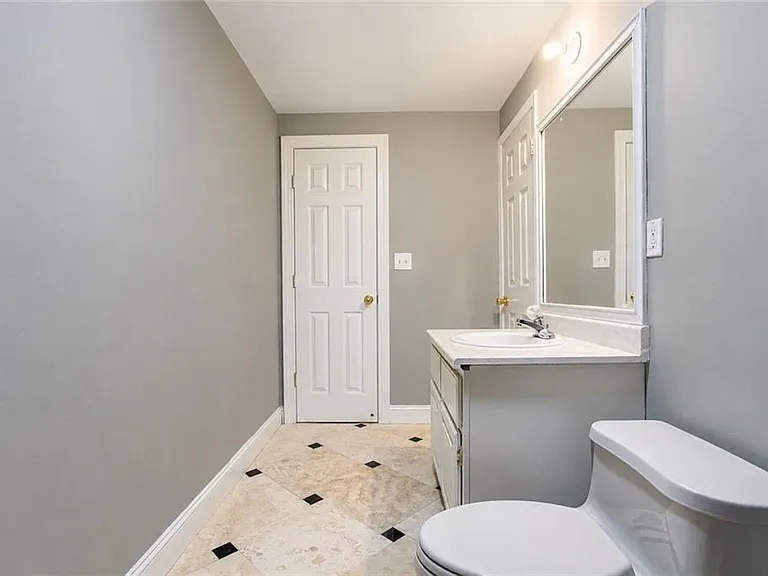 818 Springlake Rd — Photo 36