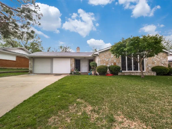 940 Charleston Dr, Bedford, TX 76022