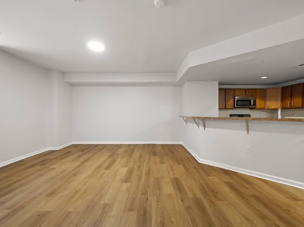 305 Whiton Street image 4 of 17