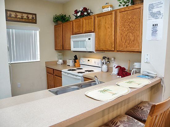EI3T8452CCL-kitchen-and-breakfast-bar