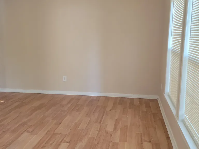 37 Evergreen Ave #B — Photo 4