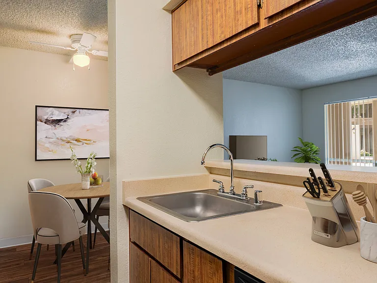 Eagle Point Apartments — Photo 8