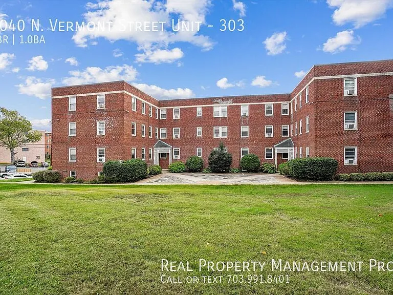 2040 N Vermont St #303 — Photo 2