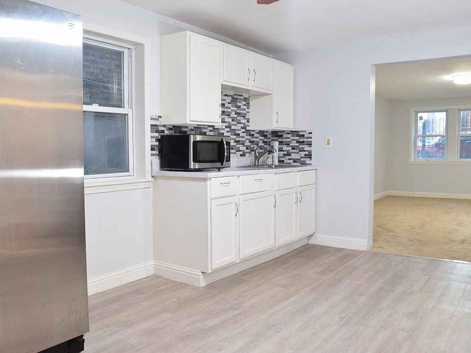 2nd image of 3237 S May St #B