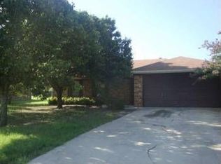 12 Rogers Cir, Krum, TX 76249