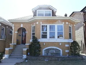 5221 W Oakdale Ave photo 1