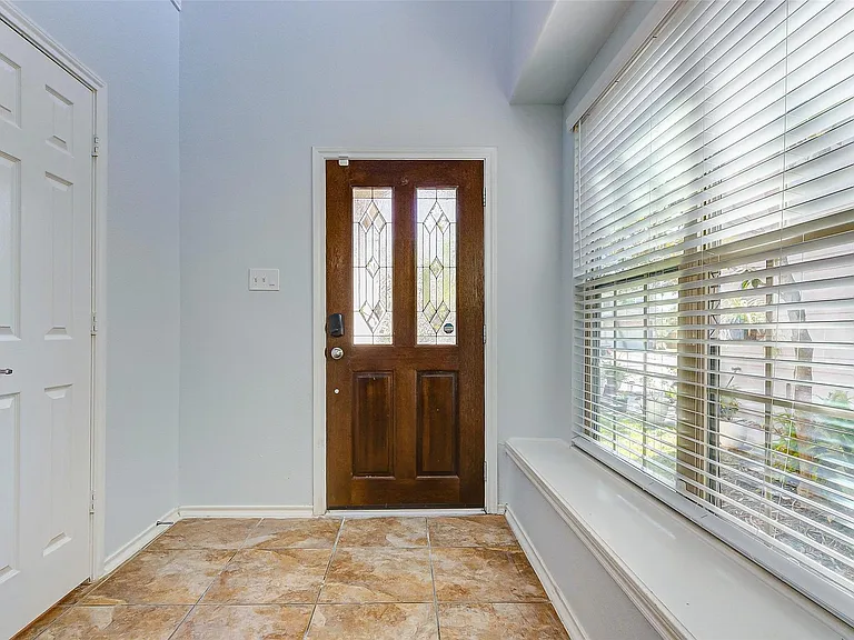 6451 Calgary Woods Ln — Photo 6