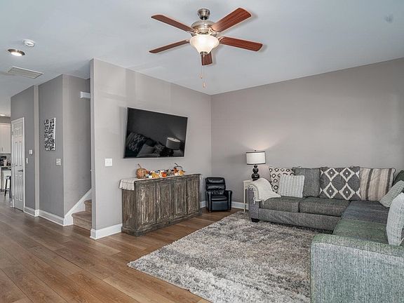4th image of 372 Tanzanite Dr