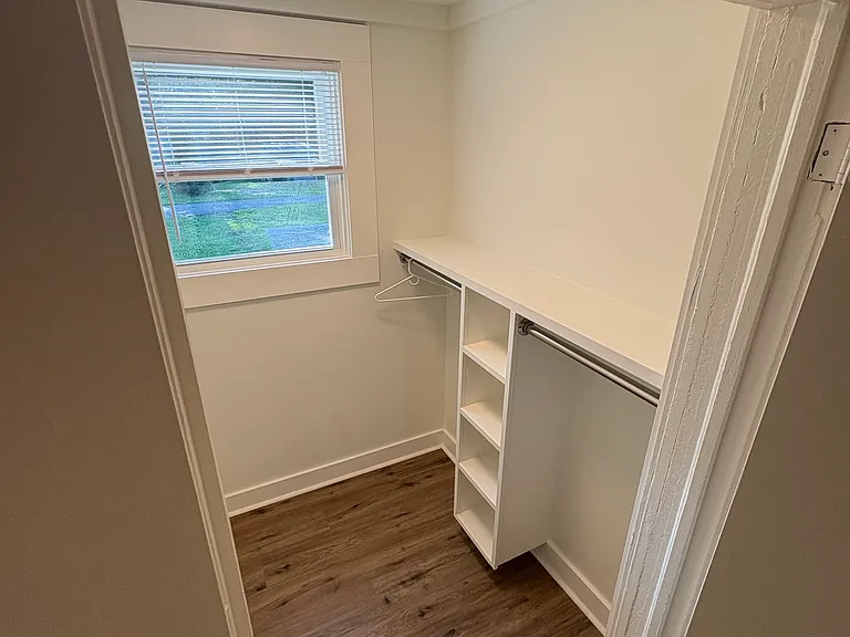 409 Lilly Ave — Photo 6
