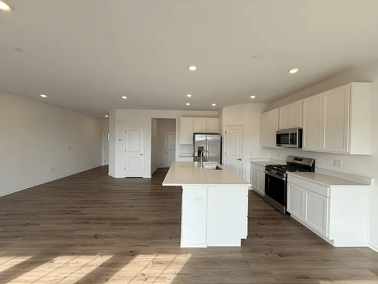 604 Cassia Ct — Photo 3