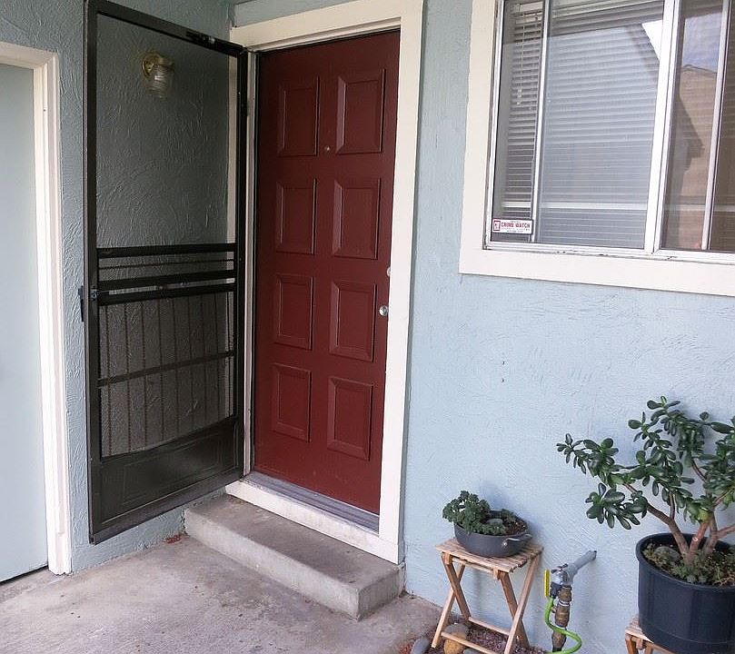 1st image of 4710 Strawberry Ln