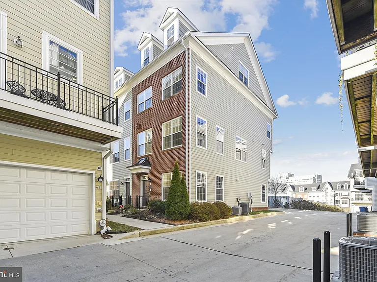 67 Linden Pl — Photo 2