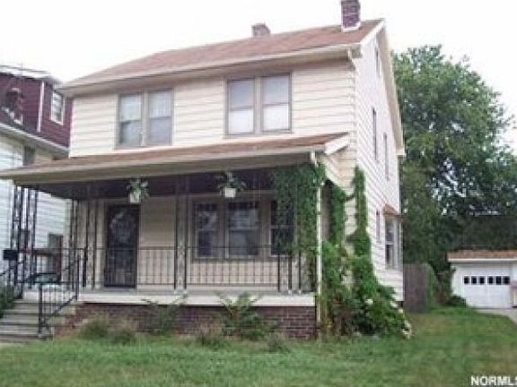 3rd image of 15715 Grovewood Ave