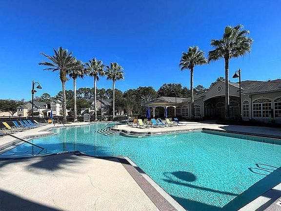 5th image of 13810 N Sutton Park Dr #411