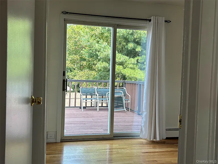 8 Locust St — Photo 9
