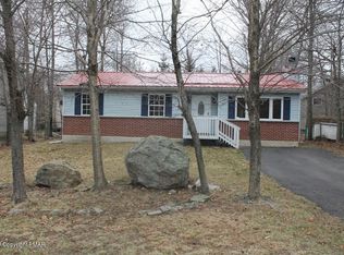 518 Country Place Dr, Tobyhanna, PA