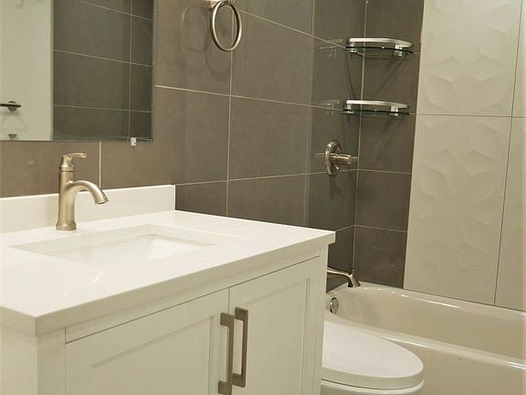 5th image of 4251 Sansom St #11396315