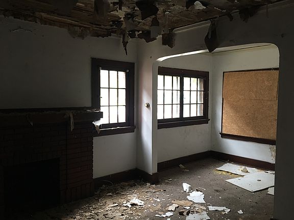 5th image of 2327 N Main St APT 1