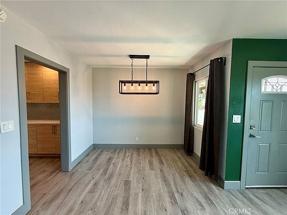 4th image of 401 W Doncrest St