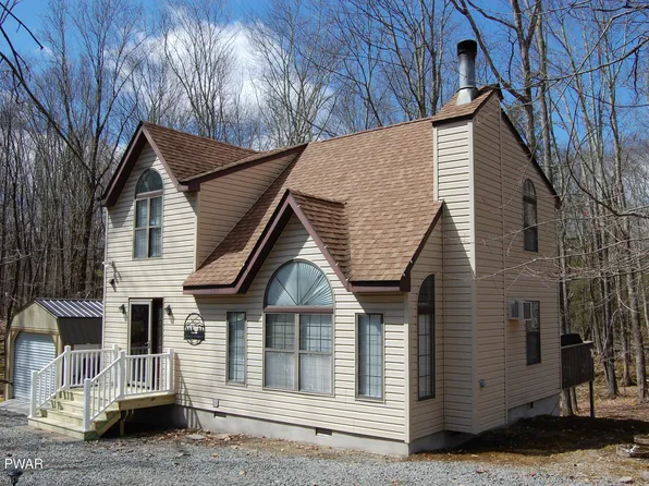 110 Ledgeview Dr, Hawley, PA 18428
