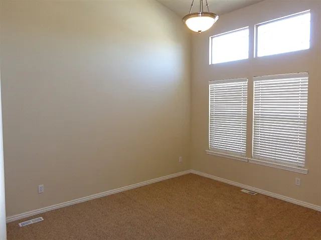 3 bed, 2.0 bath, 2276 sqft, $2,310 — Photo 4