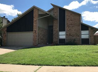 600 Fire Light Dr, Moore, OK 73160