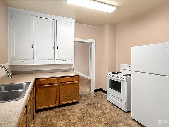 4th image of 4426 S 124th St