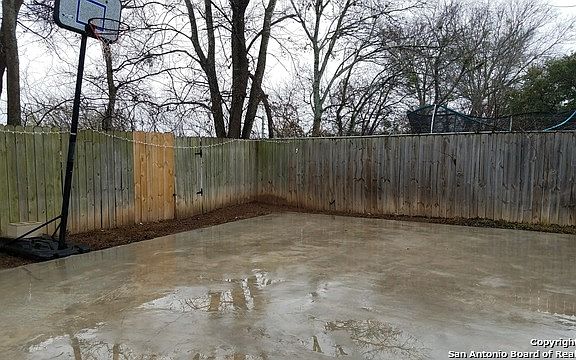 4th image of 9806 Valley Villa