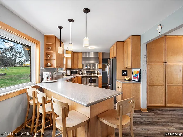 38205 Connaught Dr — Photo 12
