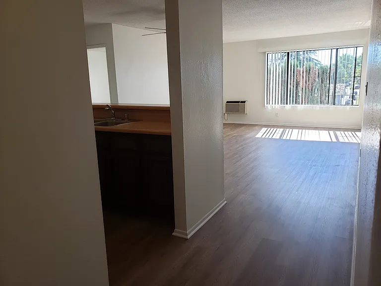 7139 Hazeltine Ave — Photo 3