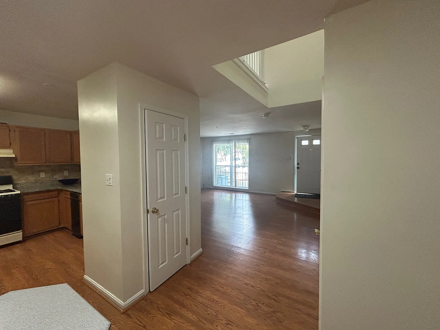 3 bed, 2.5 bath, 1914 sqft, $2,950 — Photo 3
