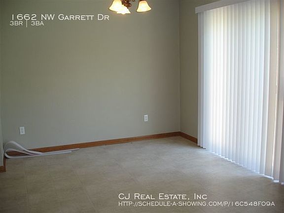 4th image of 1662 NW Garrett Dr