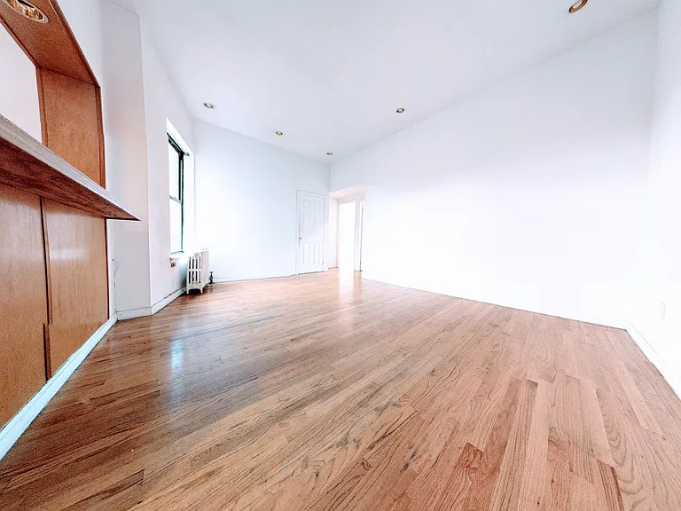 188 2nd Ave #20 — Photo 1