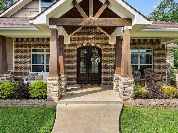 4th image of 636 W Lake Dr