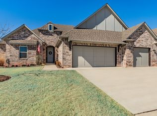 3201 Hunter Crest Dr, Edmond, OK 73034